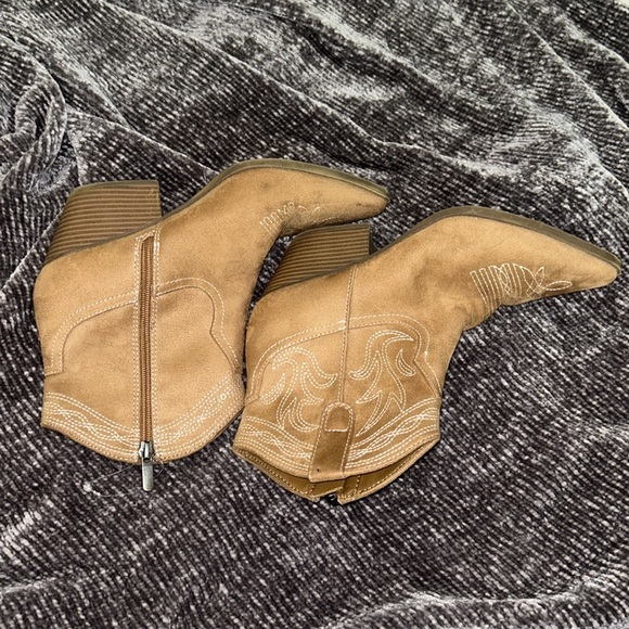 Wore once gently excellent condition like new 9 1/2 - Picture 6 of 11